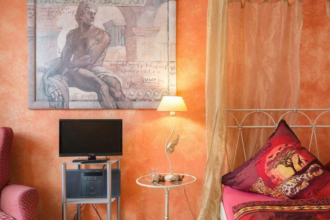 Ferienwohnung Residenz Bis 6 Gaeste , Ferienwohnung Dresden Bis 4 Gaeste, Ferienwohnung Elbflorenz Bis 2 Gaeste エクステリア 写真