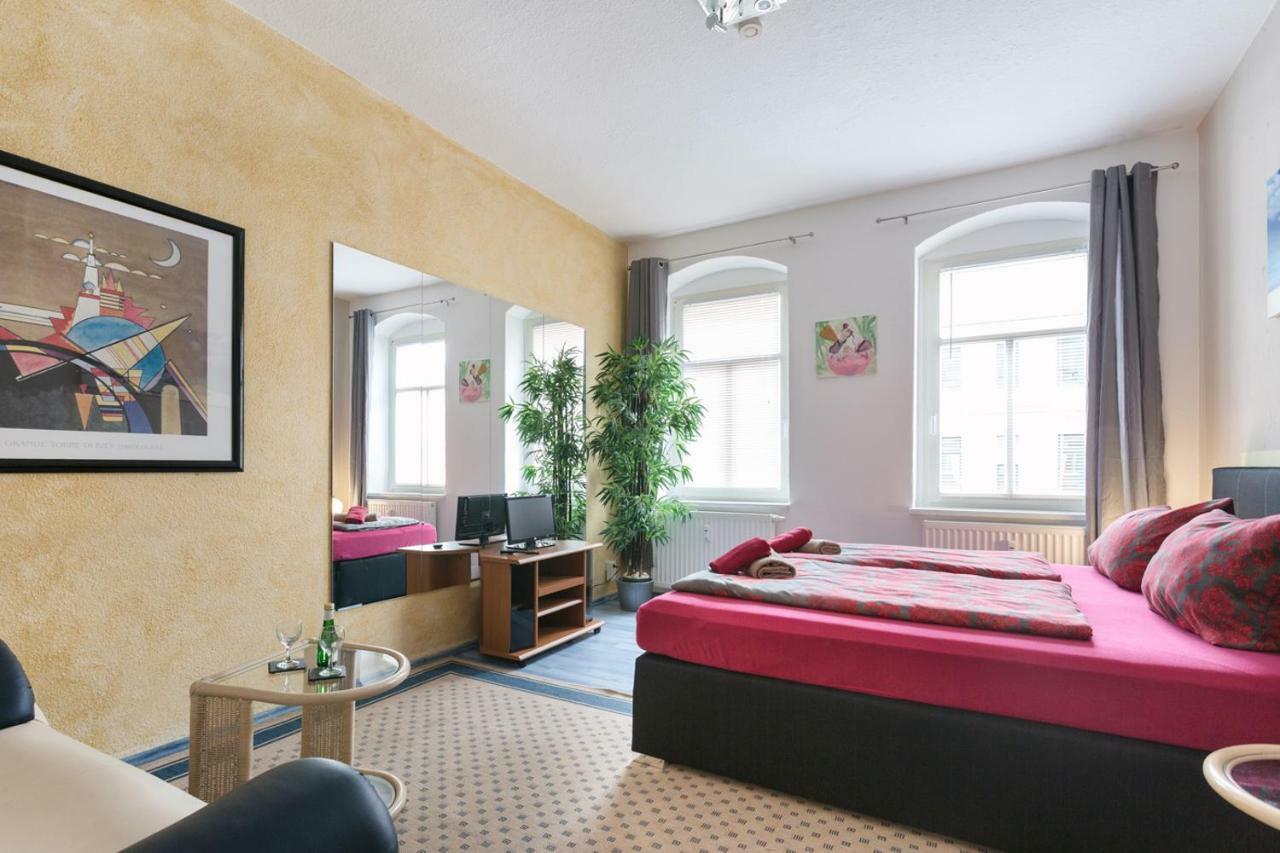 Ferienwohnung Residenz Bis 6 Gaeste , Ferienwohnung Dresden Bis 4 Gaeste, Ferienwohnung Elbflorenz Bis 2 Gaeste エクステリア 写真