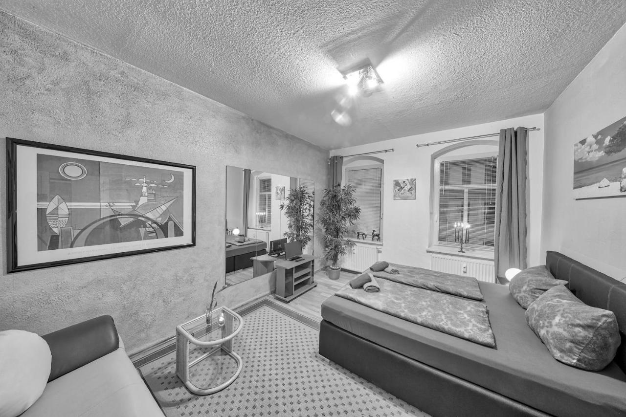 Ferienwohnung Residenz Bis 6 Gaeste , Ferienwohnung Dresden Bis 4 Gaeste, Ferienwohnung Elbflorenz Bis 2 Gaeste エクステリア 写真
